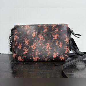 NWT Simply Vera Wang Sintra Crossbody Purse